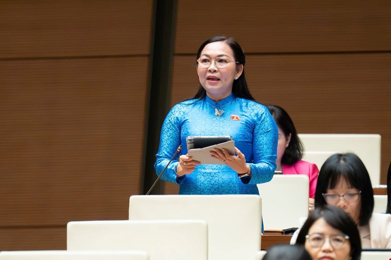 Dai bieu Ly Anh Thu (doan DBQH An Giang). Anh: Quochoi.vn