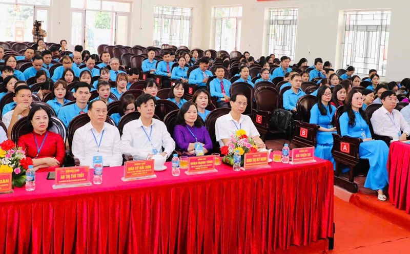 Delegates attending the Nam Hoa Lu Ward Trade Union Congress. Photo: Nguyen Truong