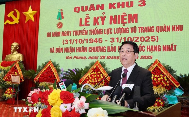 The President mentioned the requirement to continue to effectively implement the policy of adjusting the organization of the armed forces of Military Region 3 in the direction of "streamlining, compactness, strength, and modernity". Photo: VNA