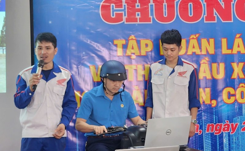 Safe driving training for workers of Nam Thuan Company. Photo: Thuy Nguyen - Hai Phong Rising Trade Union