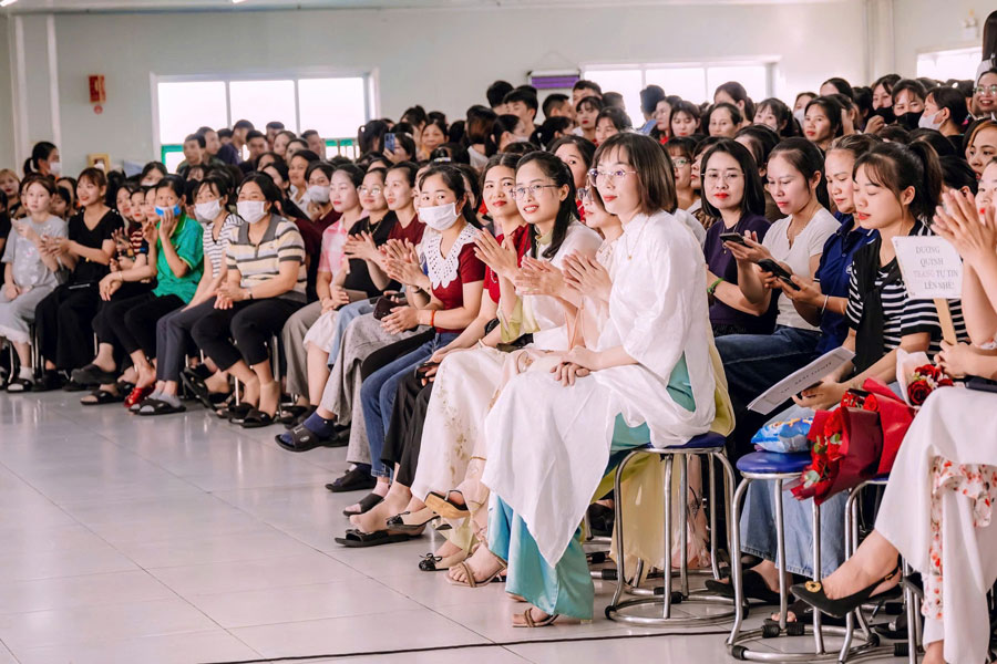 Dong dao can bo, cong nhan, lao dong Cong ty TNHH Vina Union tham gia Hoi nghi. Anh: An Vi