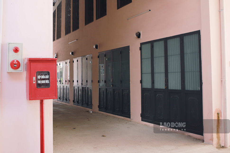 Nhieu ki ot van dong cua, khong co nguoi thue. Anh: Hoai Phuong