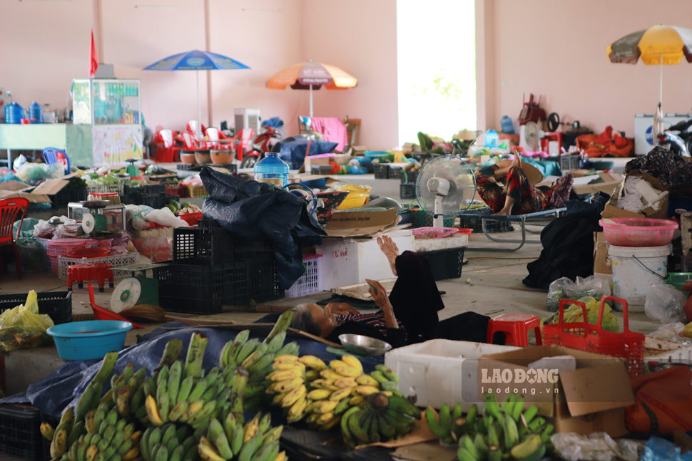 Khong khi mua ban trong cho moi am dam, khong nhu ky vong. Anh: Hoai Phuong