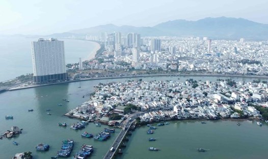 Tỉnh Khánh Hòa đã đặt mục tiêu tăng trưởng kinh tế cả năm 2025 đạt từ 8,1% trở lên. Ảnh: Hữu Long