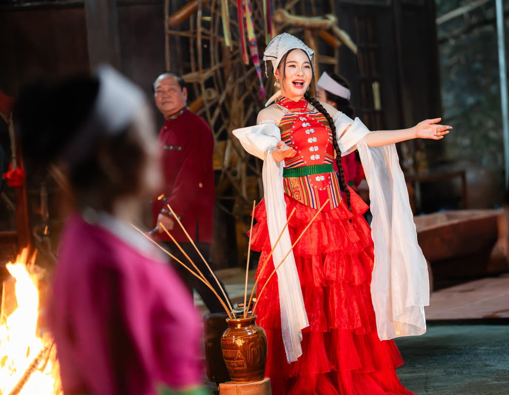 L'artiste Phuong Thao presente le clip video 'Hen ho Phu Tho'. Photo : Fournie par le personnage