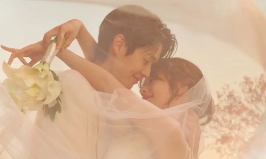 Jung So Min, Choi Woo Sik trong phim. Ảnh: Nhà sản xuất phim Hãy lấy em đi