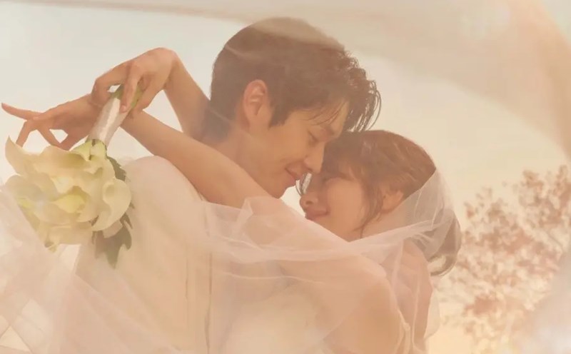 Jung So Min, Choi Woo Sik in the film. Photo: Film producer Take me away