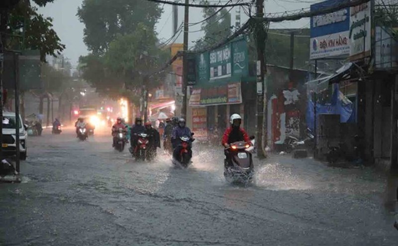 Thunderstorms will continue in the Southern region. Photo: Anh Tu