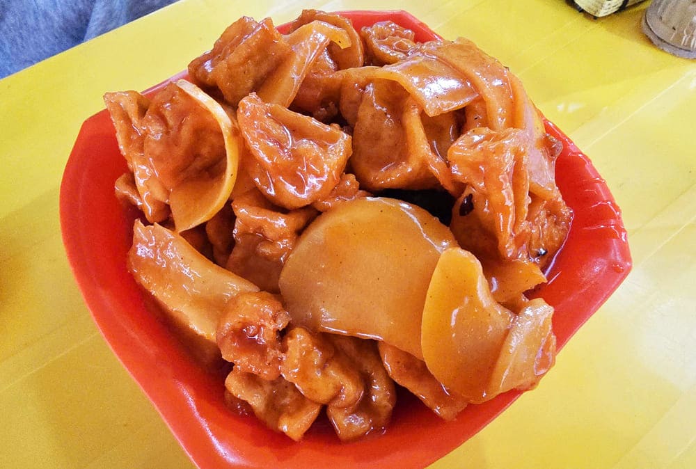 Tofu stir-fried with fresh bamboo shoots with sweet and sour sauce is a dish that adds flavor to family meals. Photo: Tuan Dat