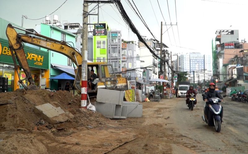 Close-up of the 1,000 billion VND road in the East of Ho Chi Minh City gradually changing its appearance