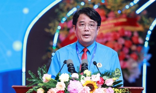 Ông Bùi Thanh Nhân phát biểu hưởng ứng phát động phong trào thi đua yêu nước trong CNVCLĐ giai đoạn 2025 - 2030. Ảnh: Hải Nguyễn