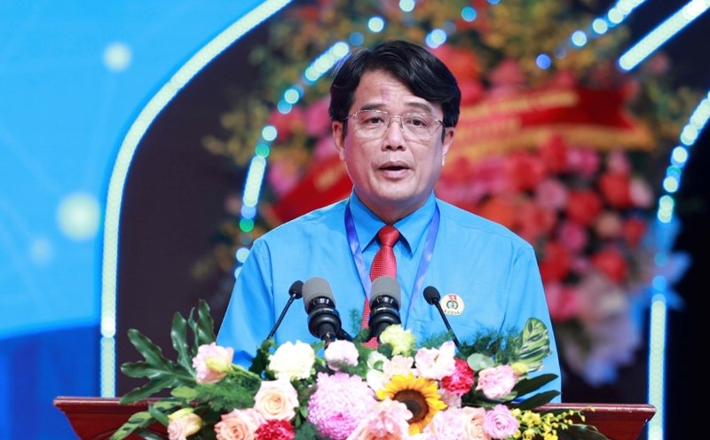 Mr. Bui Thanh Nhan spoke in response to launching a patriotic emulation movement among employees in the period of 2025 - 2030. Photo: Hai Nguyen