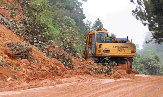 Nguy cơ tái diễn sạt lở trên đèo Đại Ninh thuộc tỉnh Lâm Đồng. Ảnh: Phúc Khánh
