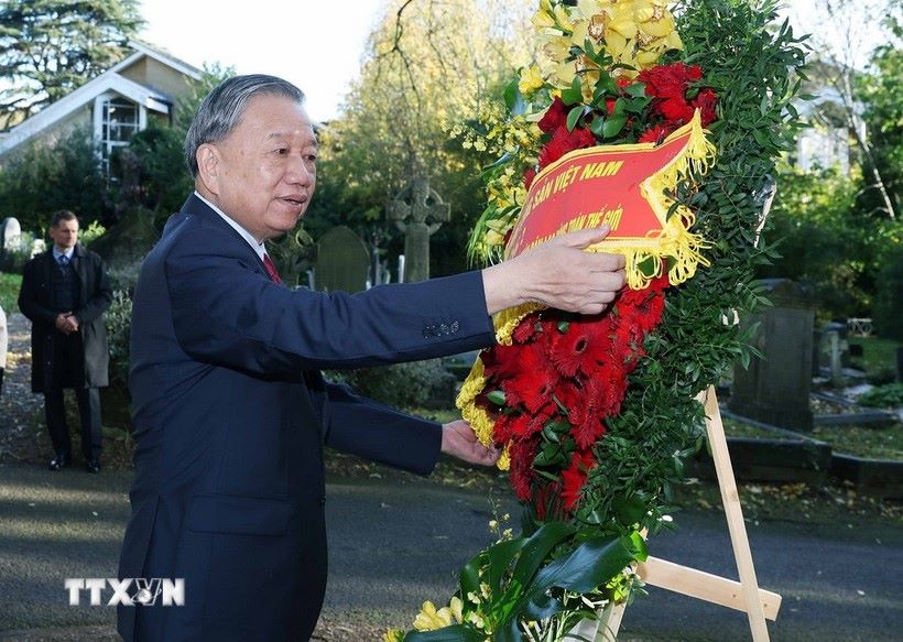 General Secretary To Lam laid a wreath at the tomb of Karl Marx - the leader of the infertile class. Photo: VNA