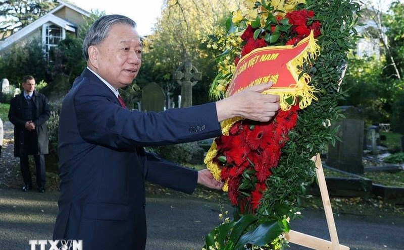 General Secretary To Lam laid a wreath at the tomb of Karl Marx - the leader of the infertile class. Photo: VNA