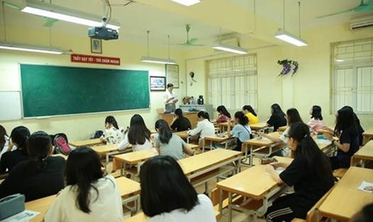 Dự kiến giáo viên trong quá trình luyện thi tham gia hội giảng, hội thi được hỗ trợ tiền ăn; giảng viên, chuyên gia trực tiếp hướng dẫn luyện thi được thù lao. Ảnh: Vân Trang