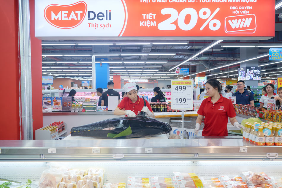 Hai san tuoi duoc so che tai sieu thi WinMart. Anh: Hong Van