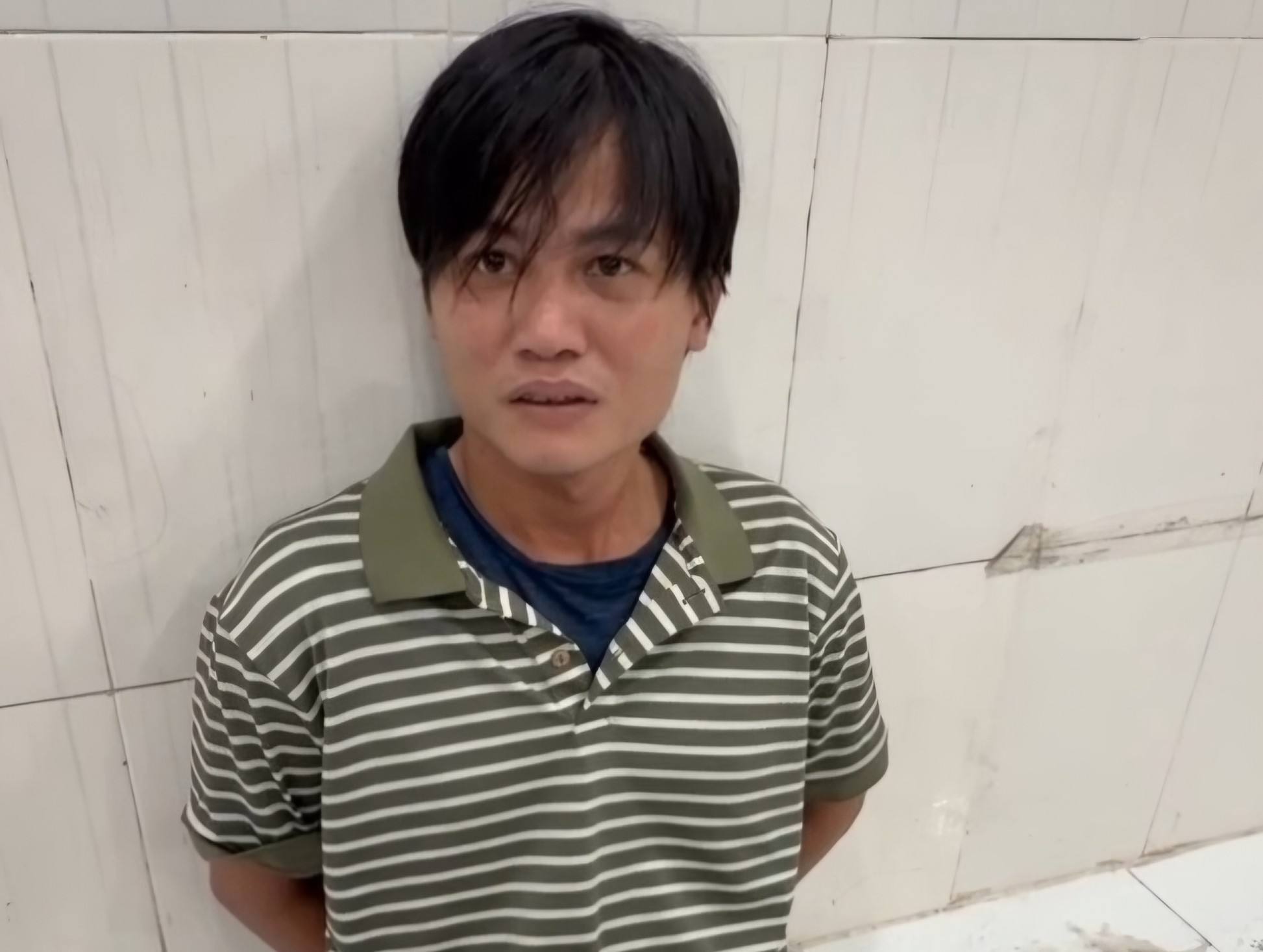 Cong an da bat giu Tran Minh Tan vi cuop tai san tai cho Binh Dien. Anh: Cong an cung cap 