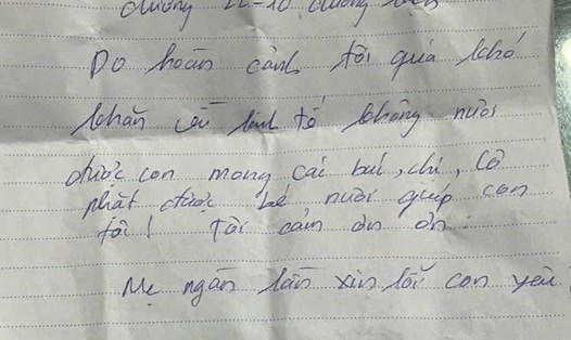 Bé gái bị bỏ rơi cùng bức thư tay. Ảnh: Xã Tứ Kỳ, Hải Phòng