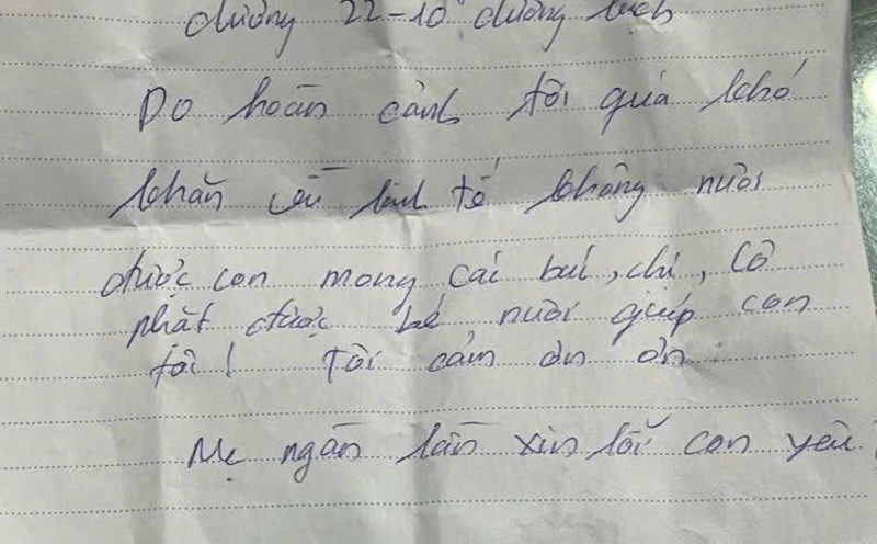 The baby girl was abandoned with a handwritten letter. Photo: Tu Ky Commune, Hai Phong