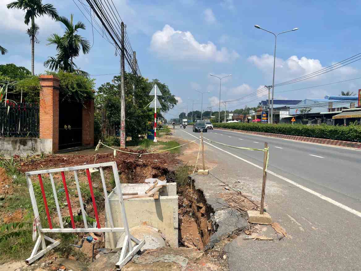 Ho Chi Minh City is speeding up site clearance to implement 2 projects on DT 744. Photo: Dinh Trong
