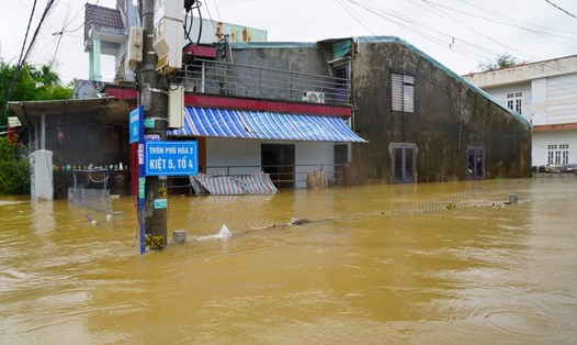 Lũ trên các sông lớn ở Miền Trung đã vượt mức báo động 3, thậm chí trên sông Bồ (Huế) đã vượt đỉnh lũ lịch sử. Ảnh: Trần Thi