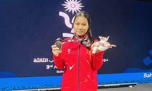 Lực sĩ Y Liên giành thêm huy chương cho Việt Nam tại Đại hội thể thao trẻ châu Á 2025. Ảnh: Văn Thắng