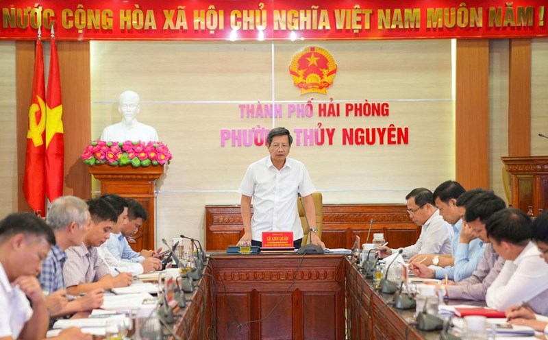 Permanent Vice Chairman of the City People's Committee Le Anh Quan inspects the progress of key projects in Thuy Nguyen ward. Photo: Hai Phong Portal