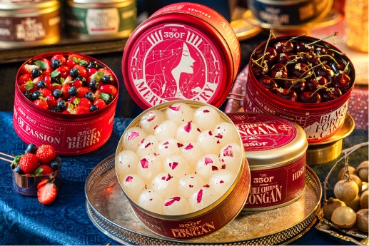 Bánh hộp thiếc “made in The 350F” chinh phục khách hàng bởi vẻ đẹp tinh tế và giá trị sưu tầm độc đáo. Ảnh: The 350F JSC.(Bánh ngọt)