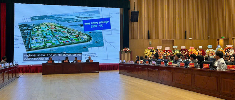 Conference de cooperation pour le developpement organisee par l'Association des entrepreneurs de construction de la ville de Hai Phong. Photo : Minh Hung