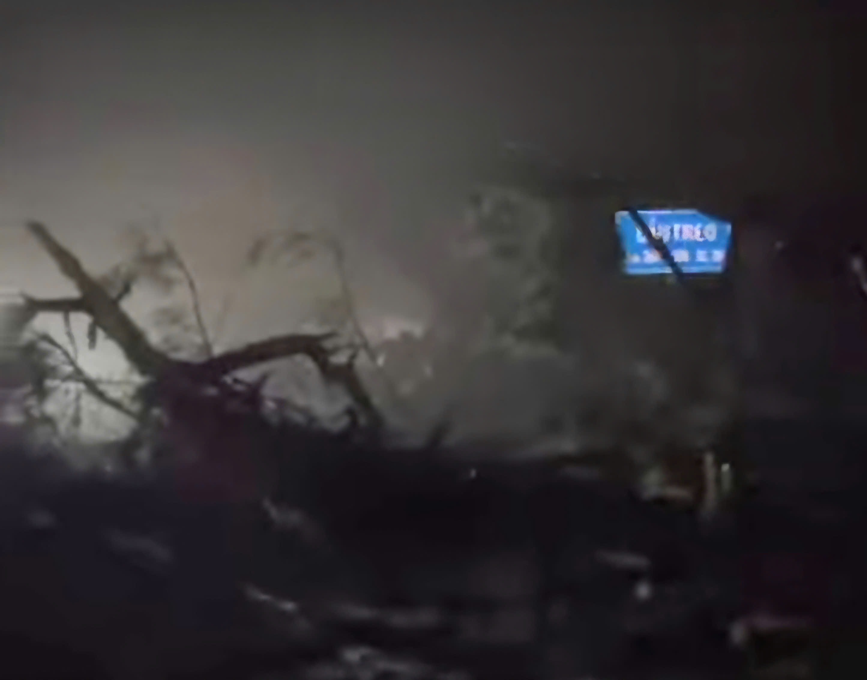 Sat lo khien dat da, cay coi do xuong duong tren deo D'ran. Anh: Phuc Khanh