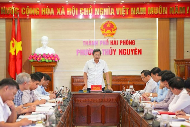 Pho Chu tich Thuong truc UBND thanh pho Le Anh Quan kiem tra tien do cac du an trong diem tai phuong Thuy Nguyen. Ảnh: Cong TTDT Hai Phong