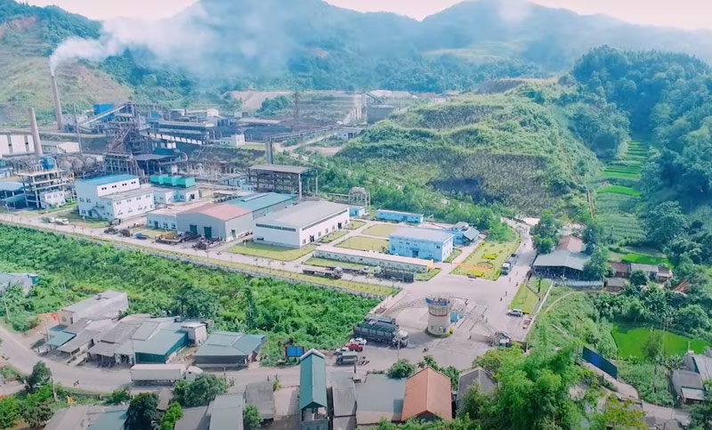 Toan canh va ben trong khu san xuat tai nha may Gang Thep Cao Bang. Anh: Tan Van, CBI