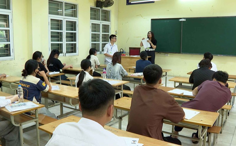 Private school students can be supported from about 1.3 - 1.9 million VND/school year. Photo: Thanh Hang