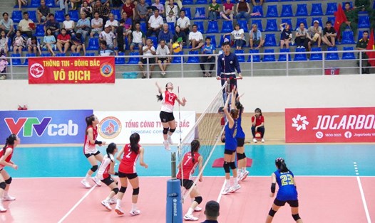 Binh chủng Thông tin vào tứ kết giải bóng chuyền hạng A quốc gia 2025. Ảnh: BCTT