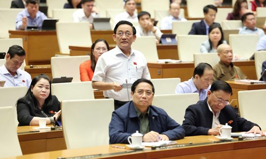 Đại biểu Quốc hội Trần Quốc Tuấn (Đoàn Vĩnh Long) kiến nghị tăng lương cơ sở từ 1.1.2026. Ảnh: Phạm Đông