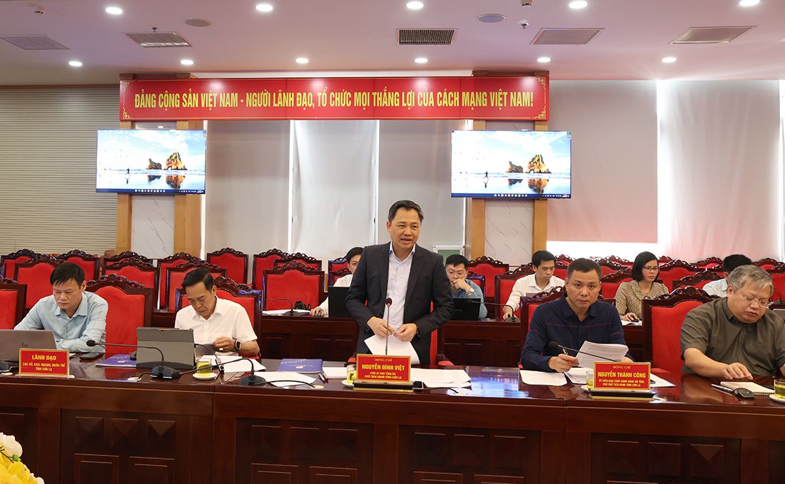 Chu tich UBND tinh Son La Nguyen Dinh Viet phat bieu tai buoi lam viec