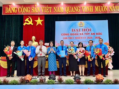Tuy An Bac Commune Labor Union (Dak Lak Province) launched a new term executive committee. Photo: Dak Lak Labor Union