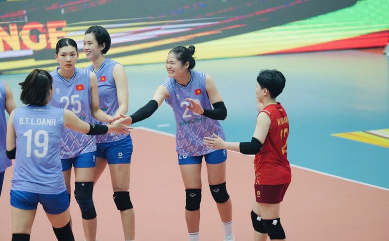 The Vietnamese women's volleyball team will be cautious in aiming to achieve the highest result at the 33rd SEA Games. Photo: VFV