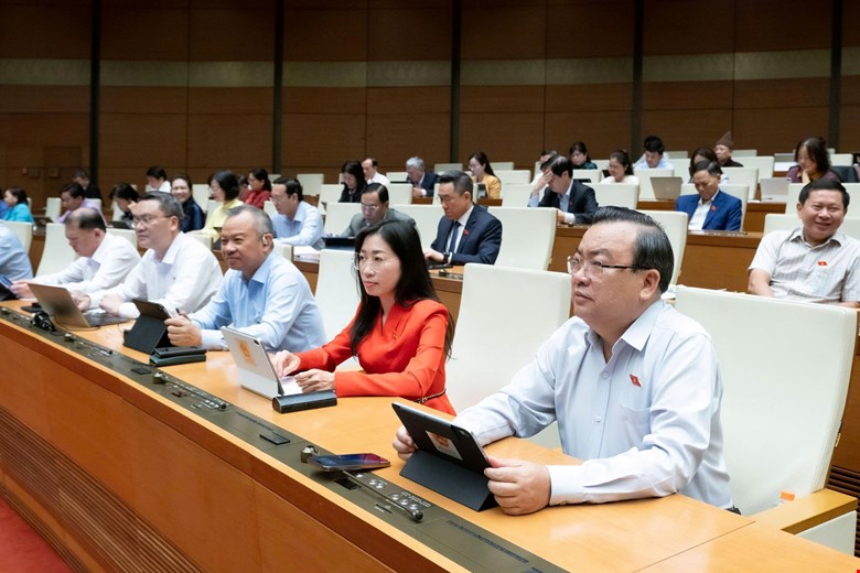 Sang 29.10, Quoc hoi thao luan o hoi truong ve Danh gia ket qua thuc hien ke hoach phat trien kinh te - xa hoi nam 2025; du kien ke hoach phat trien kinh te - xa hoi nam 2026. Anh: Media Quoc hoi