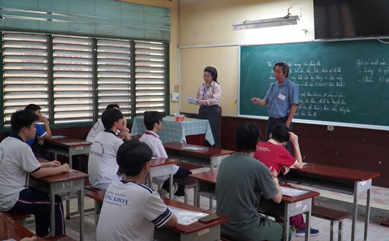 The Ho Chi Minh City Department of Education and Training is seeking opinions on the draft Decision to issue Regulations on extra teaching and learning in the city. Photo: Chan Phuc