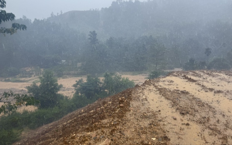 Khu vuc lu quet qua ngoi lang o noc Ong Yen, xa Tra Tan, Da Nang – noi truoc day co 11 ho dan sinh song gio chi con la bai dat trong tan hoang. Anh: Truong An