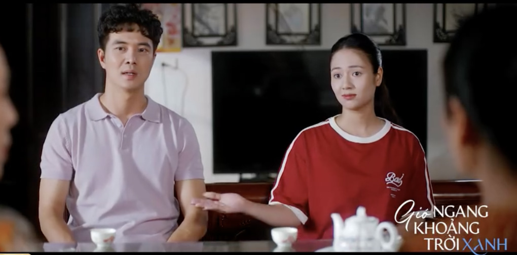 Ngan va Dung bi ep tim hieu nhau trong “Gio ngang khoang troi xanh“. Anh: VFC. 