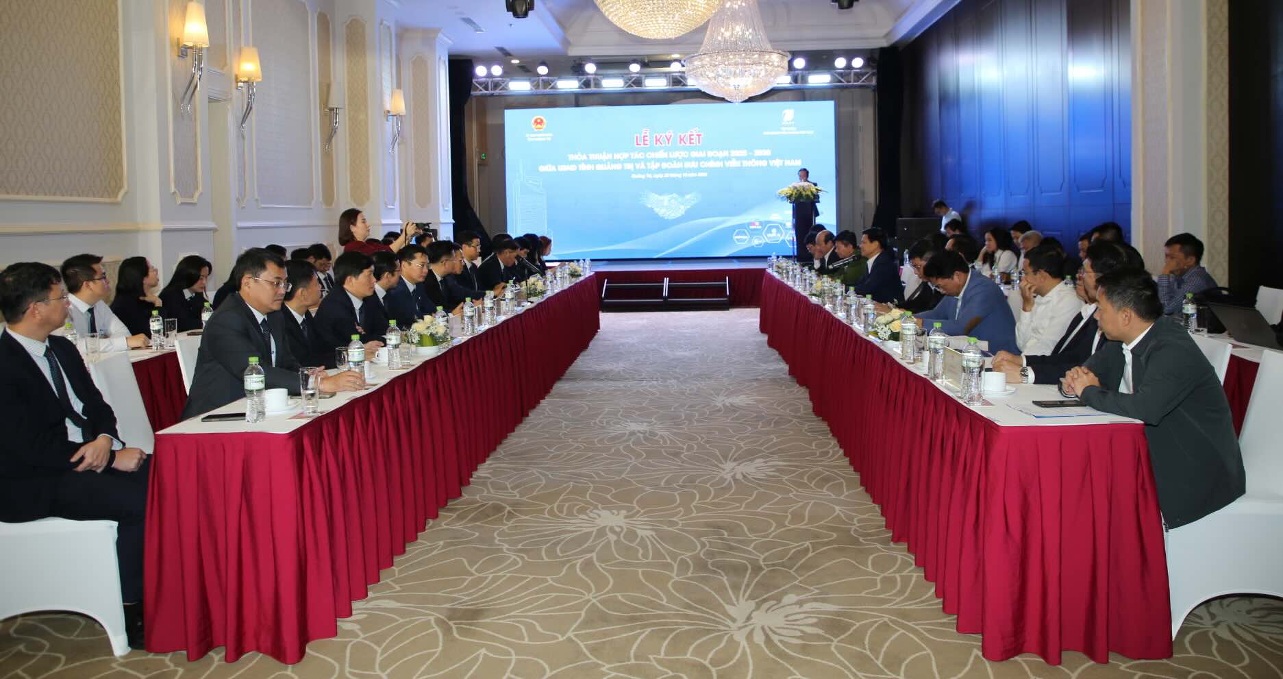 Quang canh buoi ky ket. Anh: Cong Sang