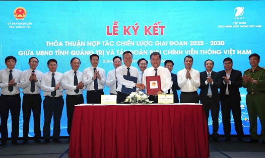 Lễ ký kết hợp tác triển khai về chuyển đổi số tại Quảng Trị. Ảnh: Công Sáng