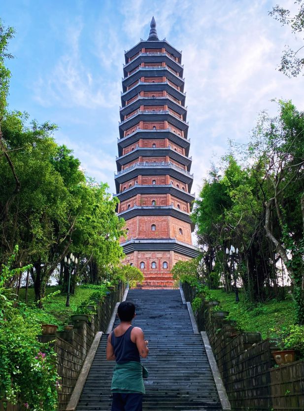 Tham quan chùa Bái Đính, Ninh Bình. Ảnh: Sunny Boy