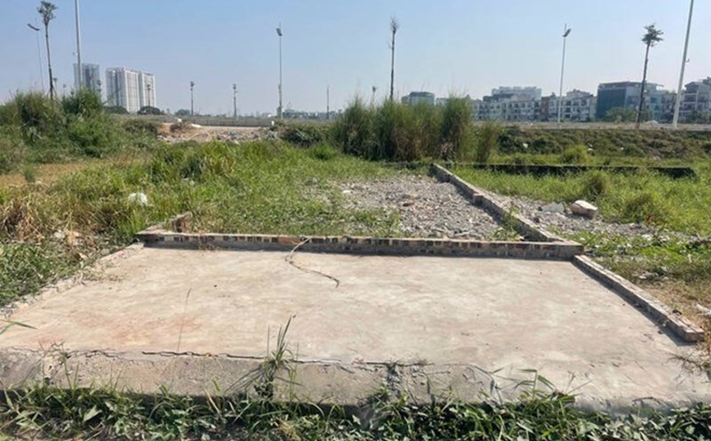 Many people are interested in the regulation on building houses on project land. Photo: Thu Giang