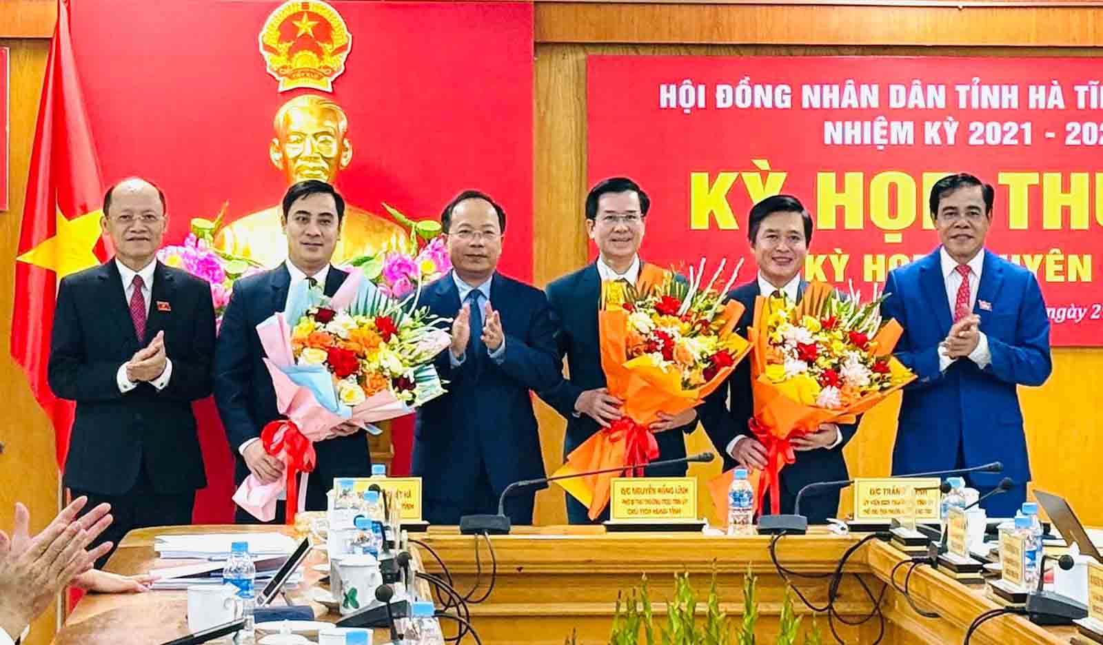 Bau bo sung 3 thanh vien UBND tinh Ha Tinh. Anh: Duc Tuan.