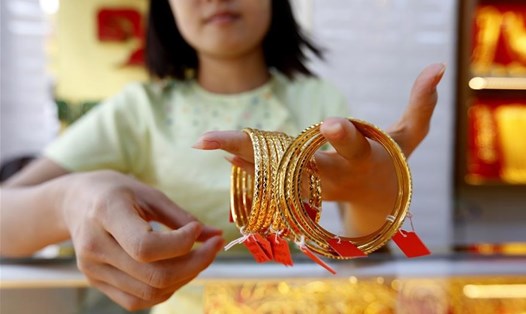 Dự báo giá vàng có thể chạm mốc 5.000 USD/ounce trong năm 2026. Ảnh: Xinhua