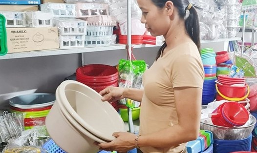 Từ ngày 01.01.2026, hộ kinh doanh có mức doanh thu dưới 200 triệu đồng/năm thì được miễn thuế GTGT và thuế TNCN. Ảnh: Minh Hương